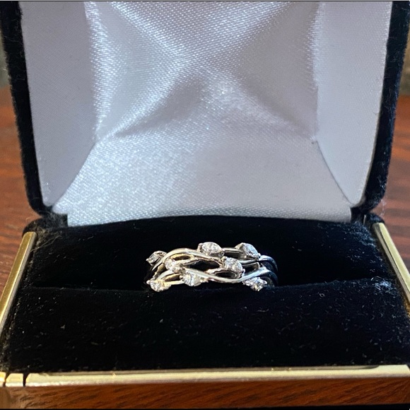 Platinum Blooming Willow Diamond Ring - Picture 4 of 5